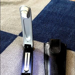 2 Book lights that clip onto a book you’re reading